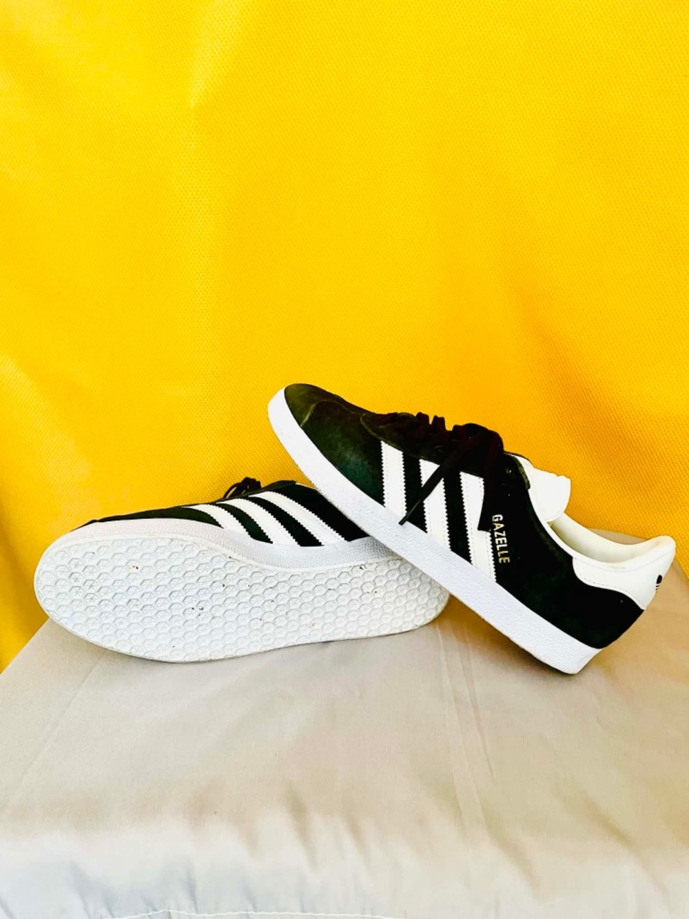 Adidas Gazelle Suede Sneakers – Black with White Stripes Men 7.5 Women 9